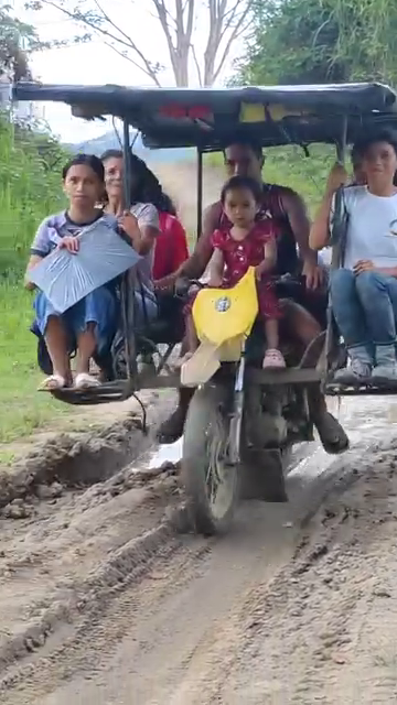 8 passengers and 1 child riding on a bike, video goes viral